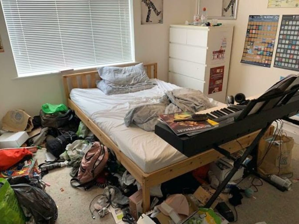 Bedroom before cleaning